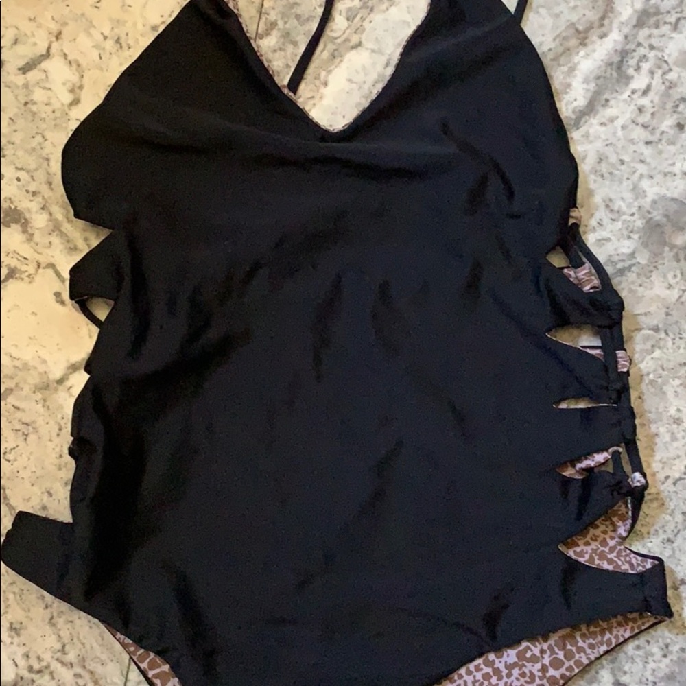 Acacia one piece